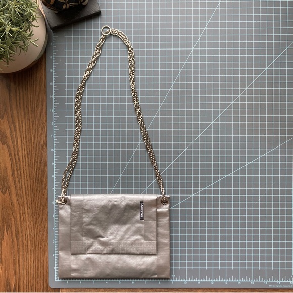 Ducti Crossbody Duct Tape Handbag - Picture 13 of 13